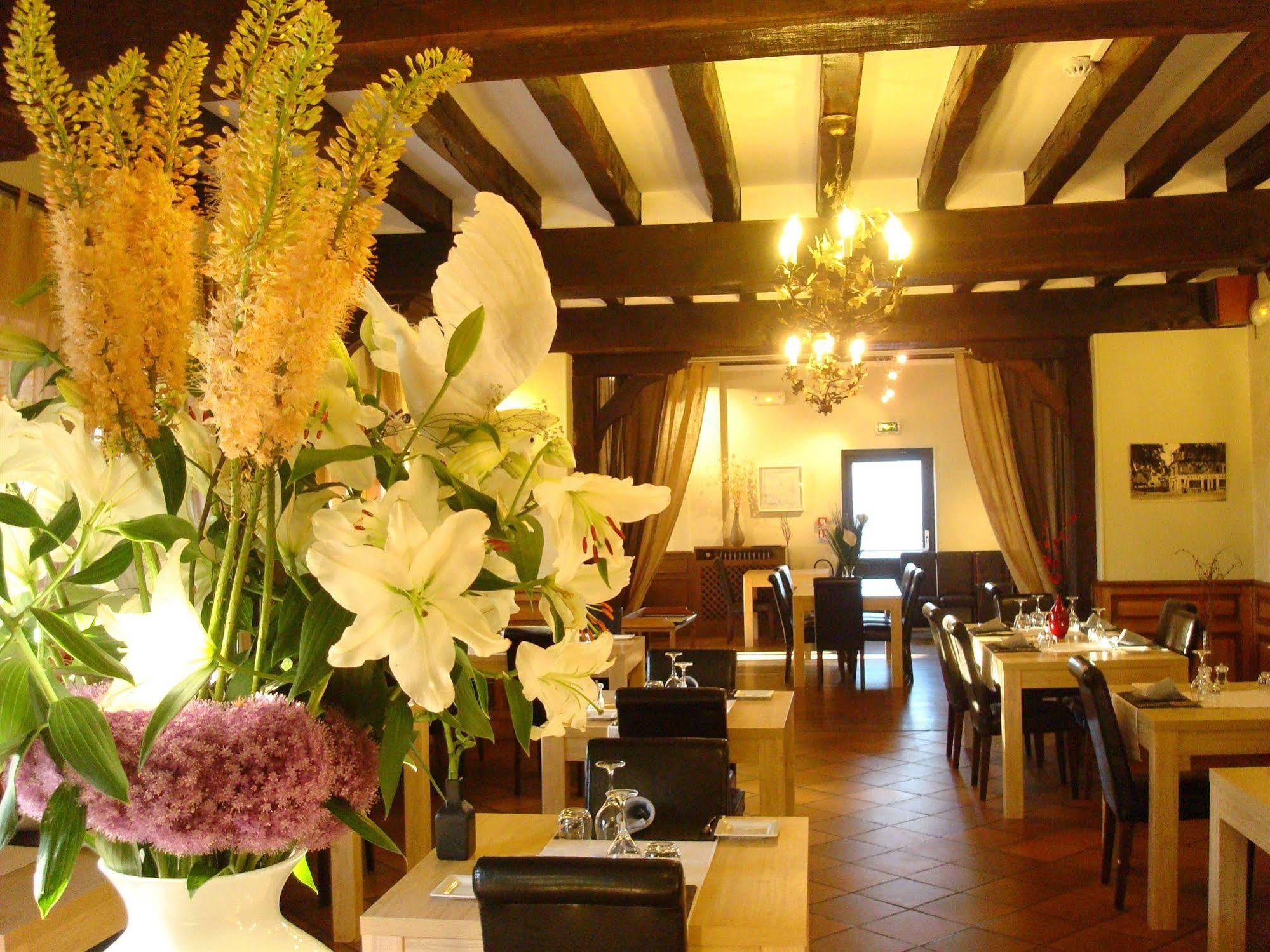 Logis Hotel La Foret Senonches Zewnętrze zdjęcie